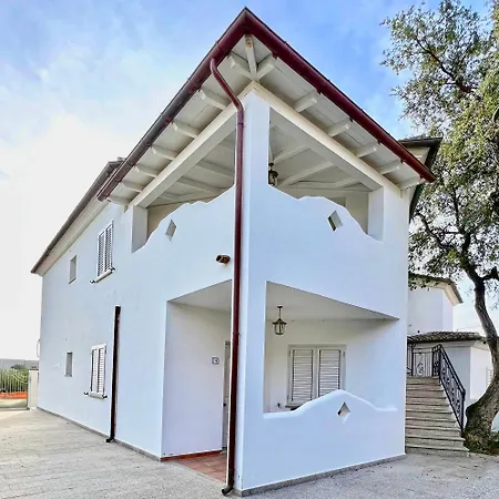 Isa-residence In With Air Conditioning And Private Outdoor Area Апарт-отель Орозеи